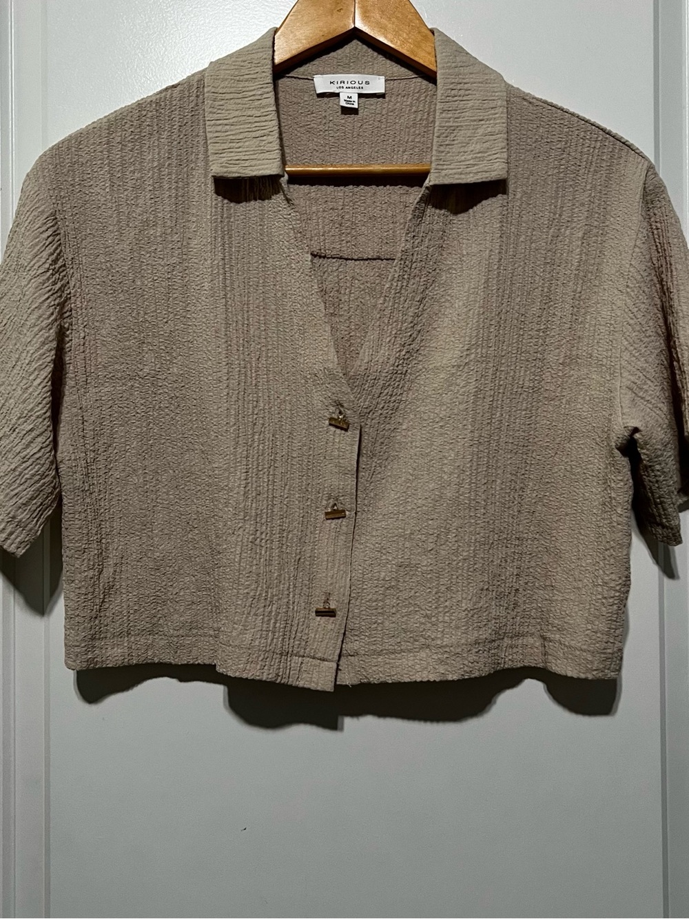 Kirious Los Angeles Women’s Textured Cropped Button Up Blouse in Almond Beige
